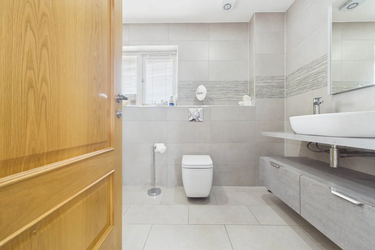 Chilstone Place, Shotts, photo 25