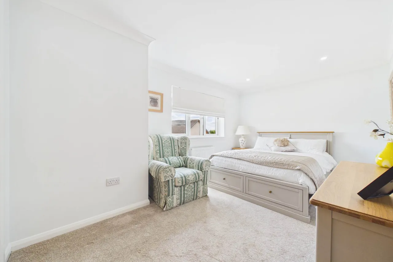 Chilstone Place, Shotts, photo 19