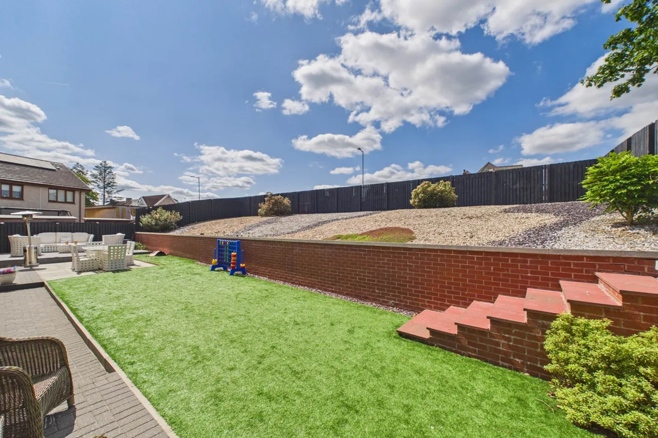 Chilstone Place, Shotts, photo 27