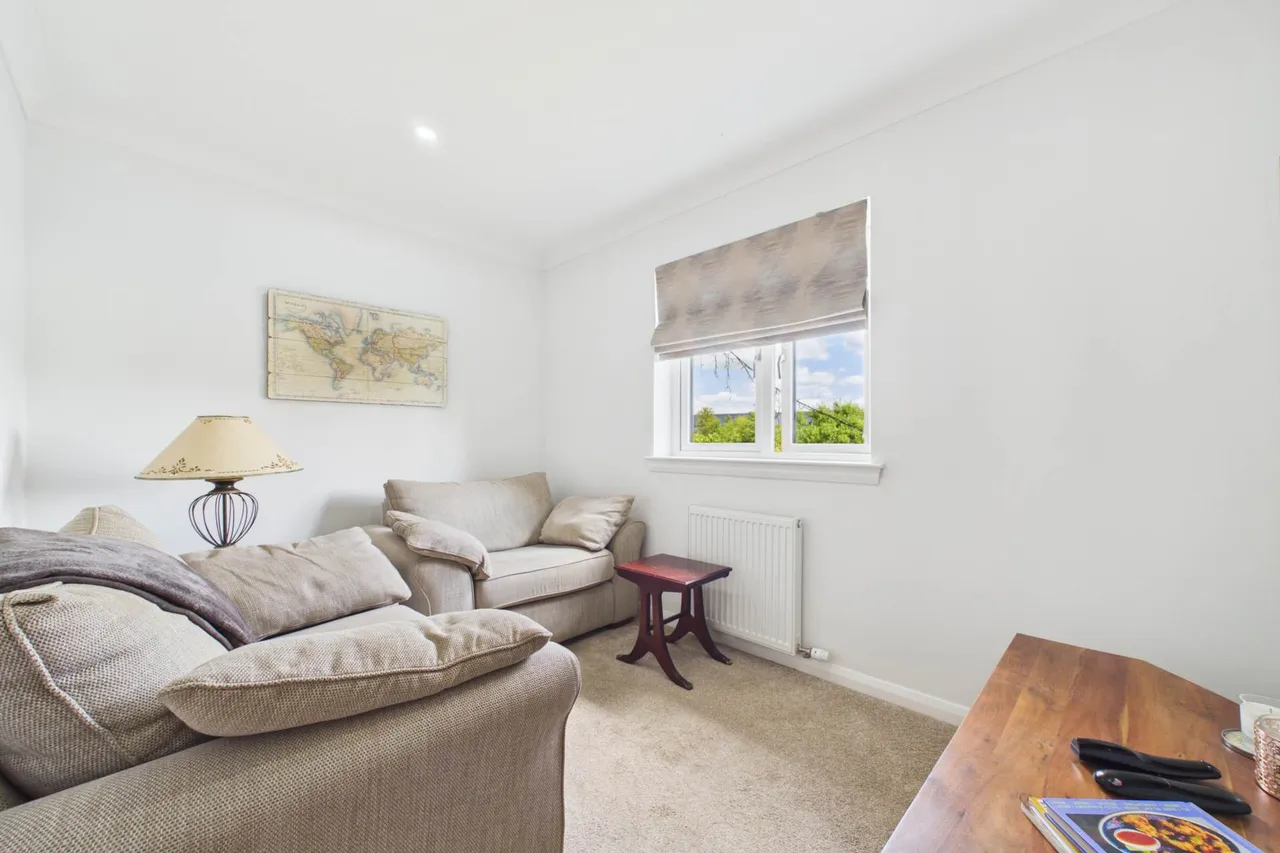 Chilstone Place, Shotts, photo 24
