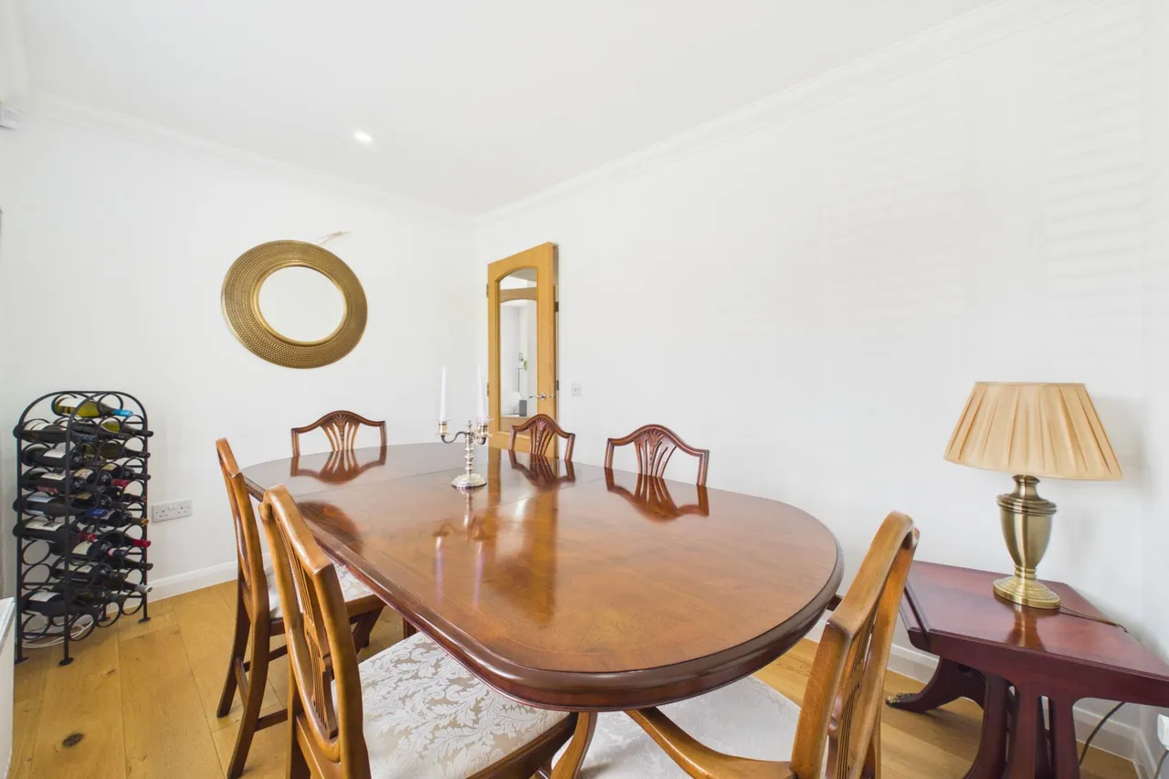 Chilstone Place, Shotts, photo 10