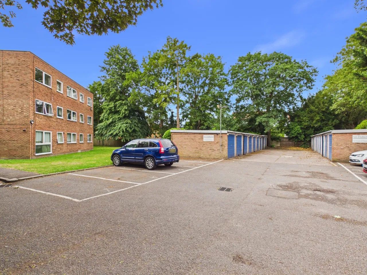 Staines-upon-Thames, Surrey, photo 6