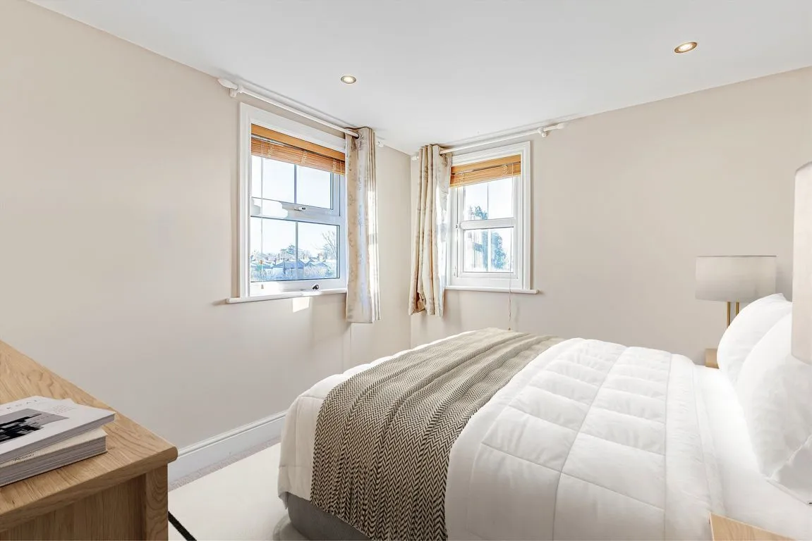 Pemberton Road, KT8, photo 9