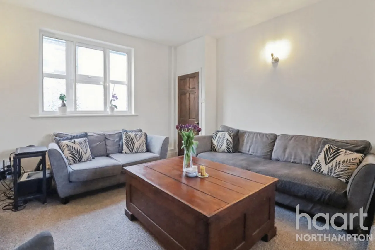 High Street, Higham Ferrers, NN10, photo 6