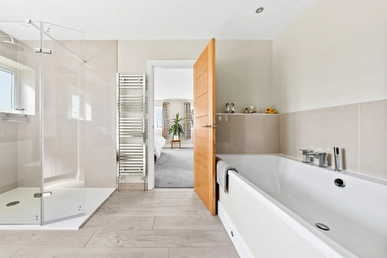 Biggin Lane, Leeds, LS25, photo 17