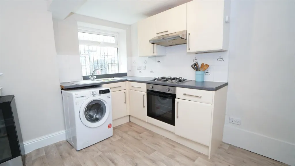 Victoria Road, Eccleshill, photo 6