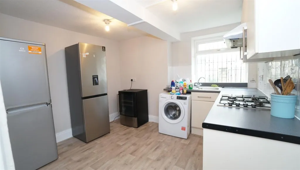 Victoria Road, Eccleshill, photo 5
