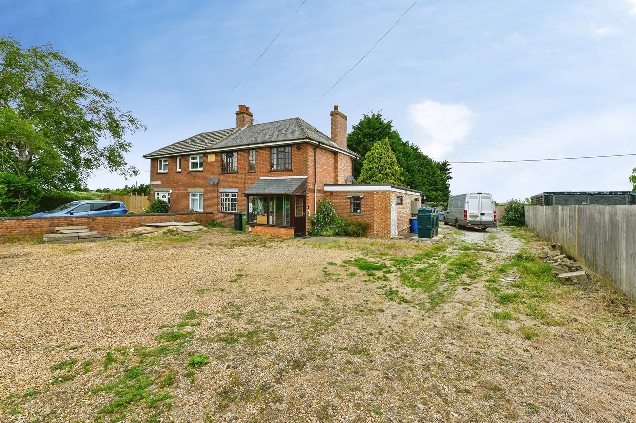 4 bed house for sale — Glenfield Close, Outwell, WISBECH