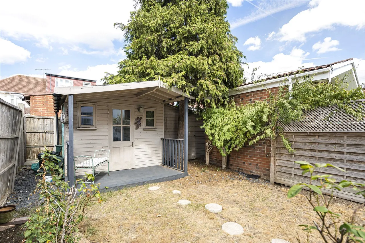 Catherine Gardens, Hounslow, TW3, photo 16