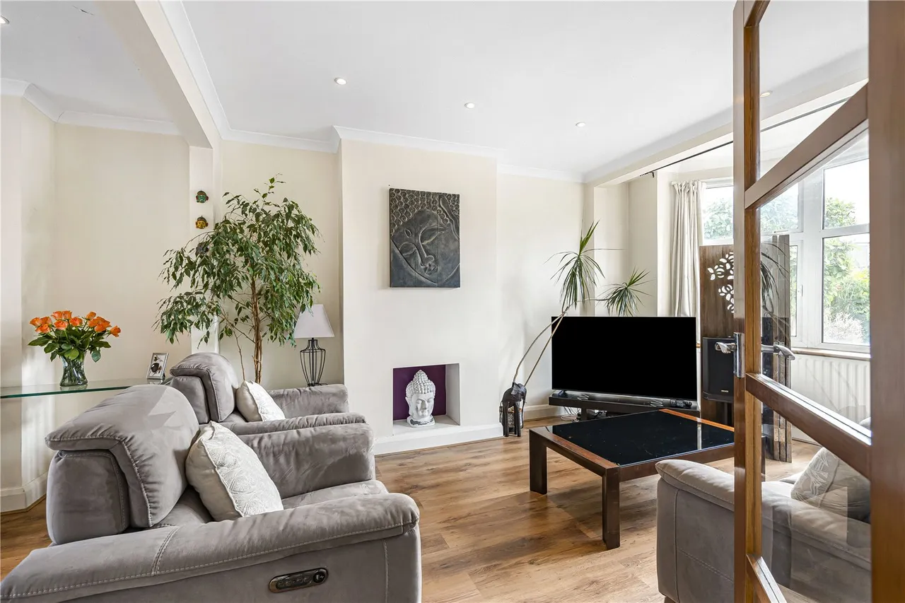 Catherine Gardens, Hounslow, TW3, photo 2