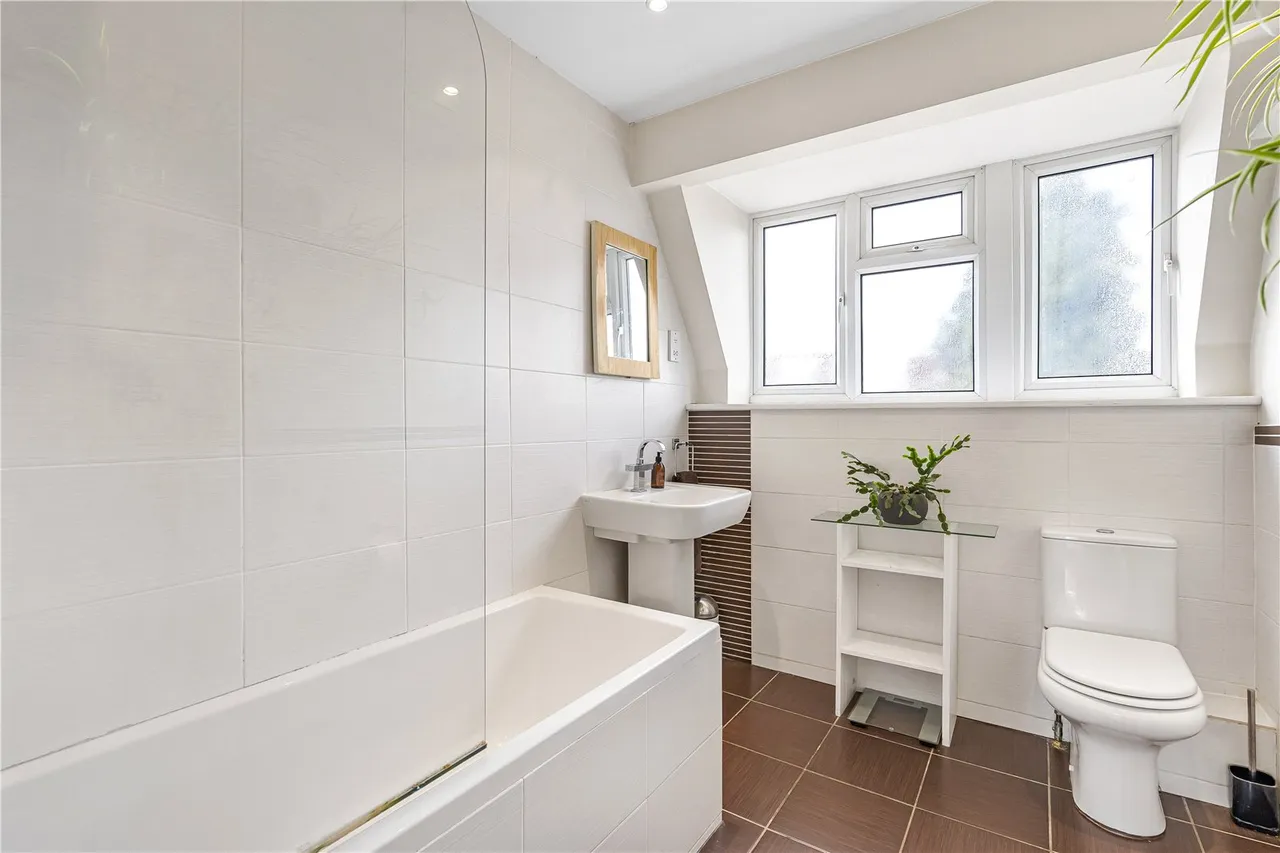 Catherine Gardens, Hounslow, TW3, photo 12