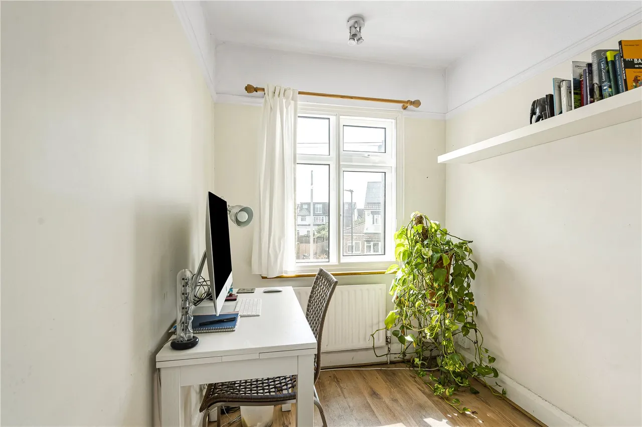Catherine Gardens, Hounslow, TW3, photo 11