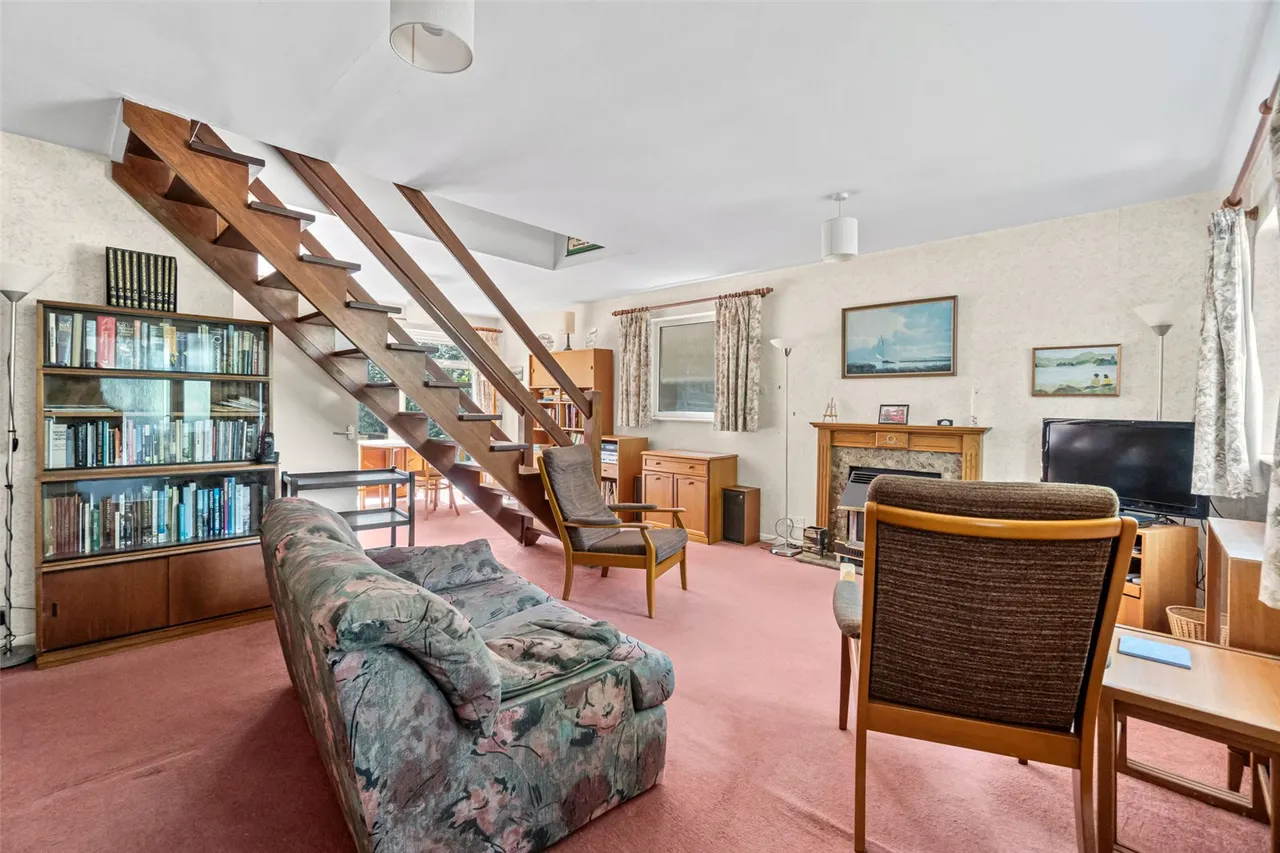 Wensleydale Gardens, Hampton, TW12 2LU, photo 4