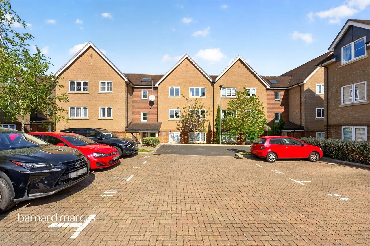 1 bed flat for sale — Ceres Crescent, Epsom