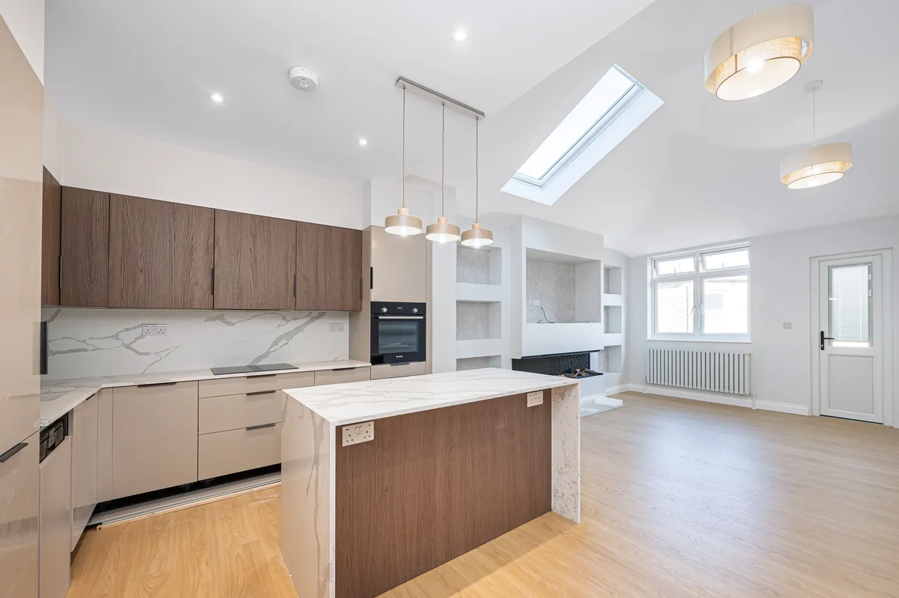4 bed flat to rent, London, N12