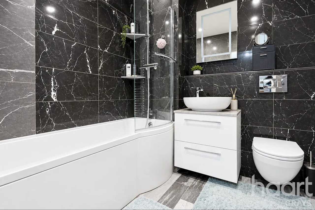 London Road, West Thurrock, RM20, photo 13