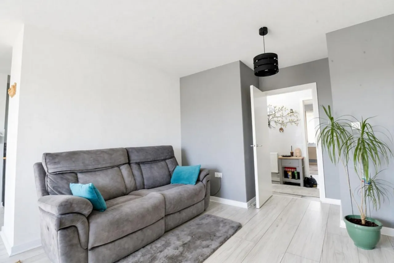 London Road, West Thurrock, RM20, photo 5