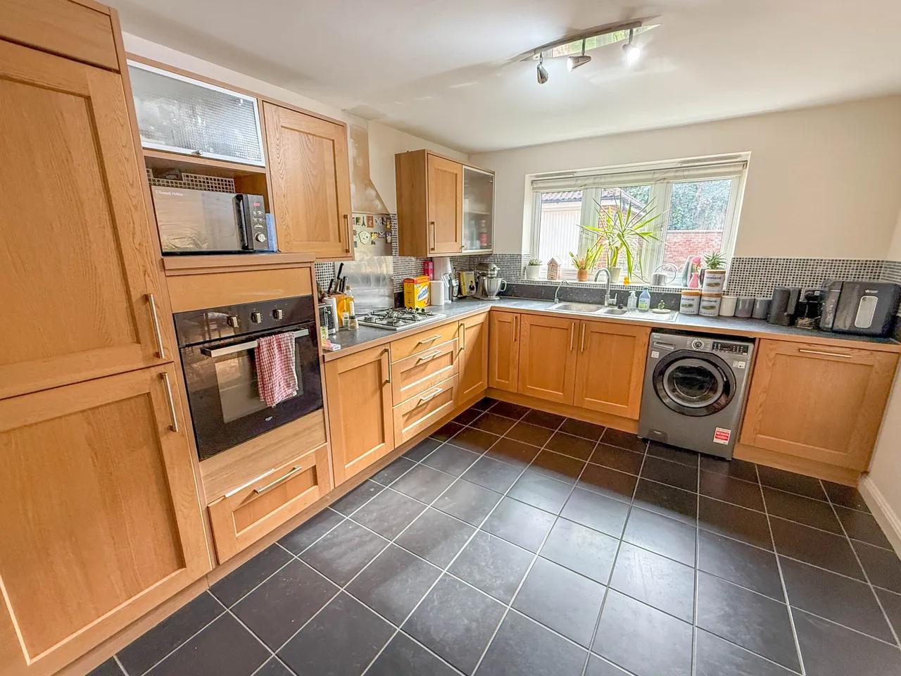 Wellsfield, Bushey, WD23, photo 3