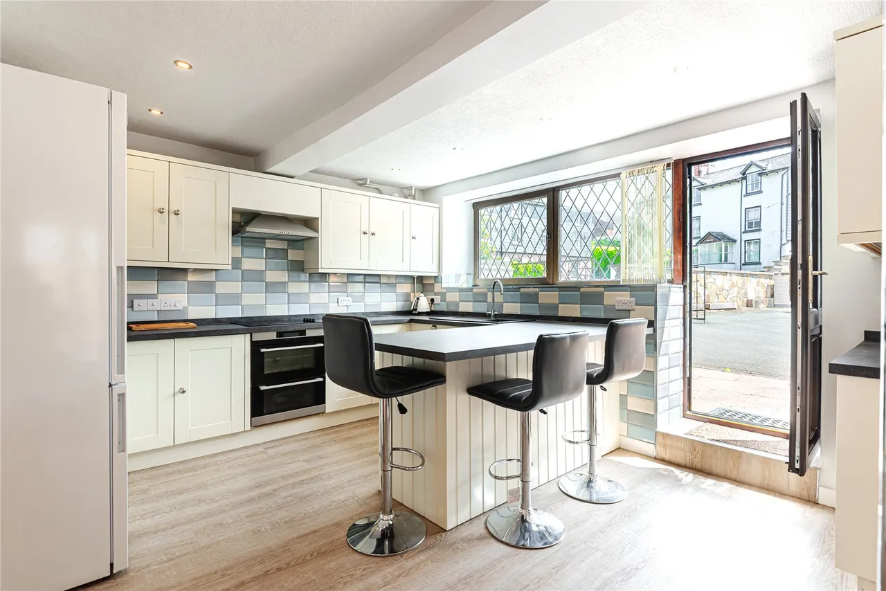 Llangurig Road, Llanidloes, Powys, SY18 6ES, photo 3