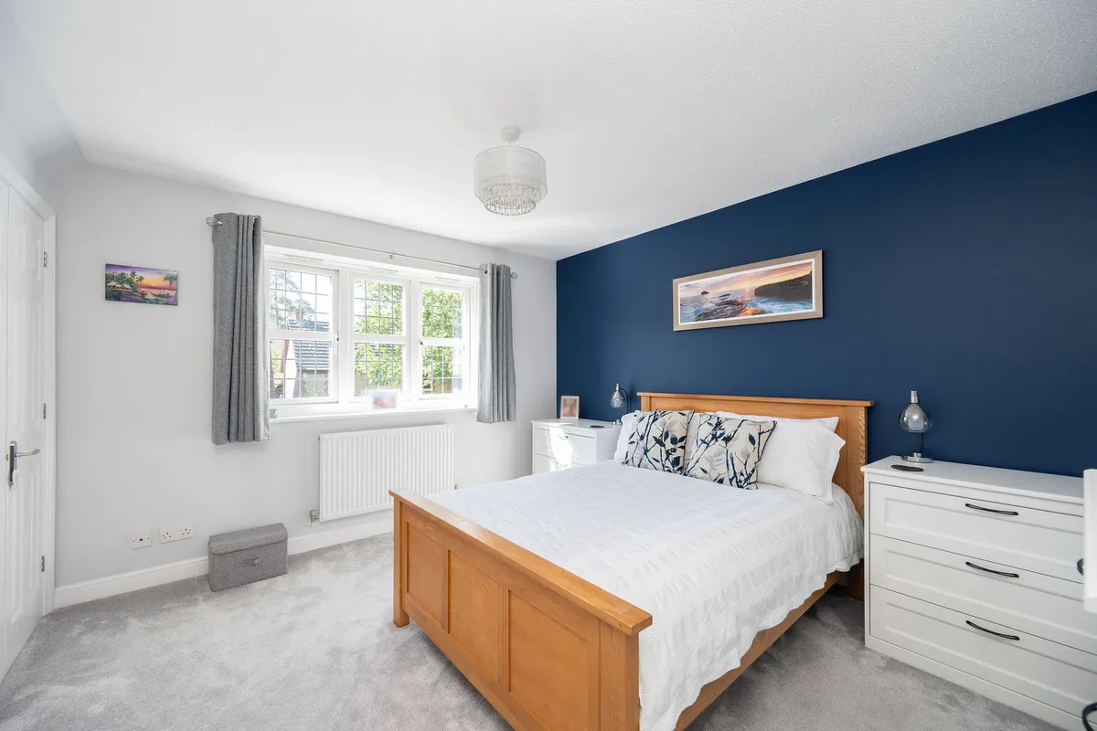 Crawley, RH10, photo 16