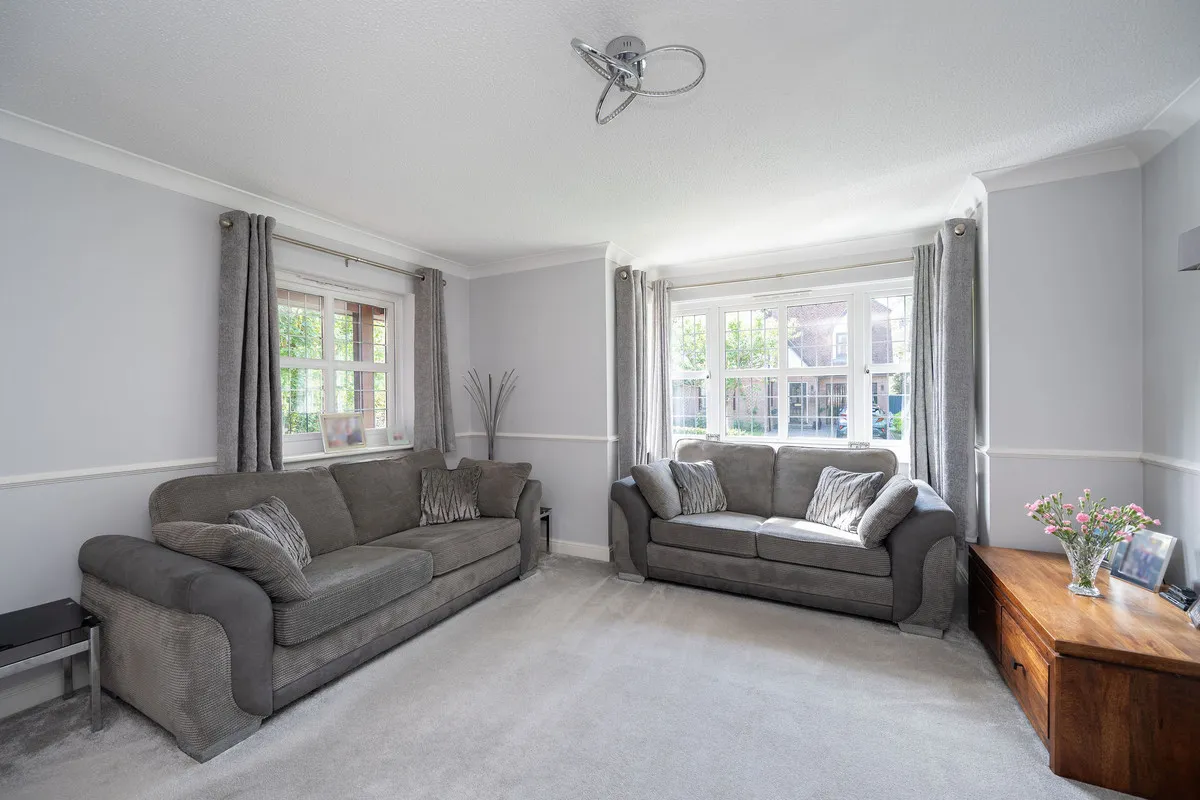 Crawley, RH10, photo 13