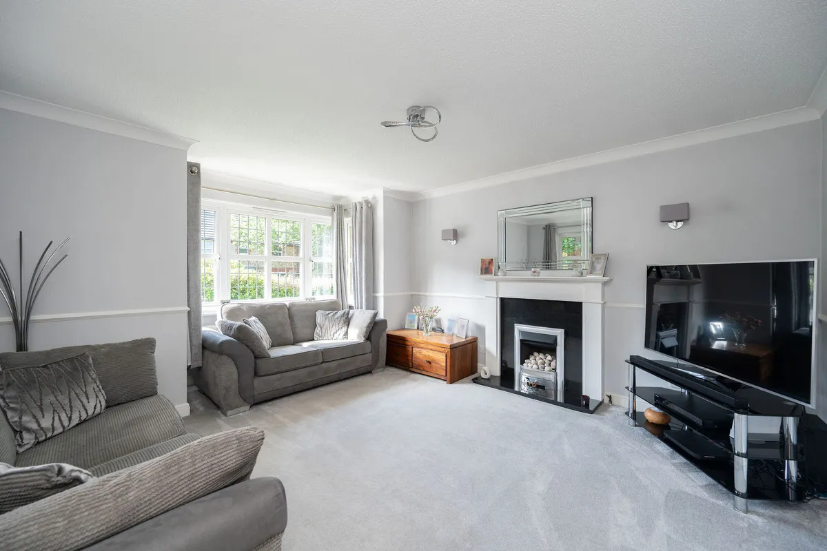 Crawley, RH10, photo 12