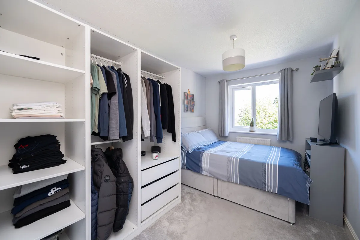 Crawley, RH10, photo 21