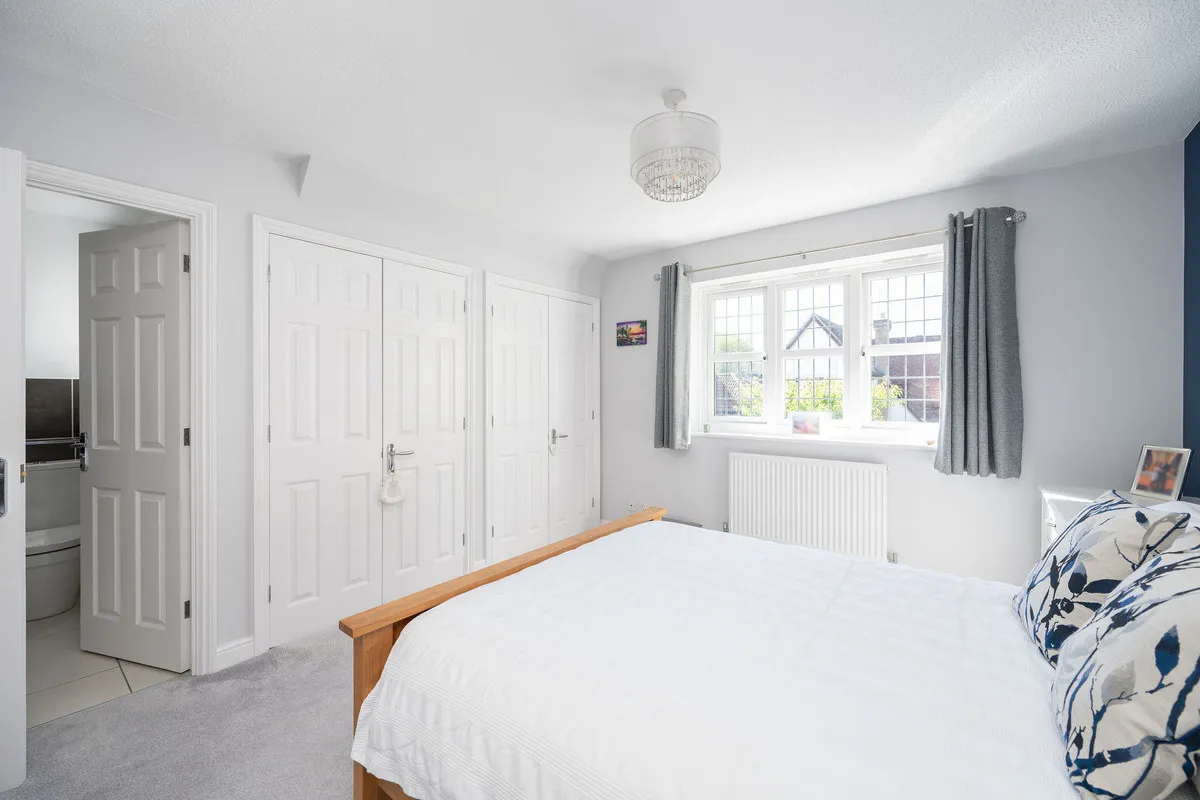 Crawley, RH10, photo 17