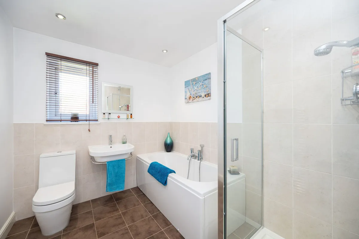 Crawley, RH10, photo 23