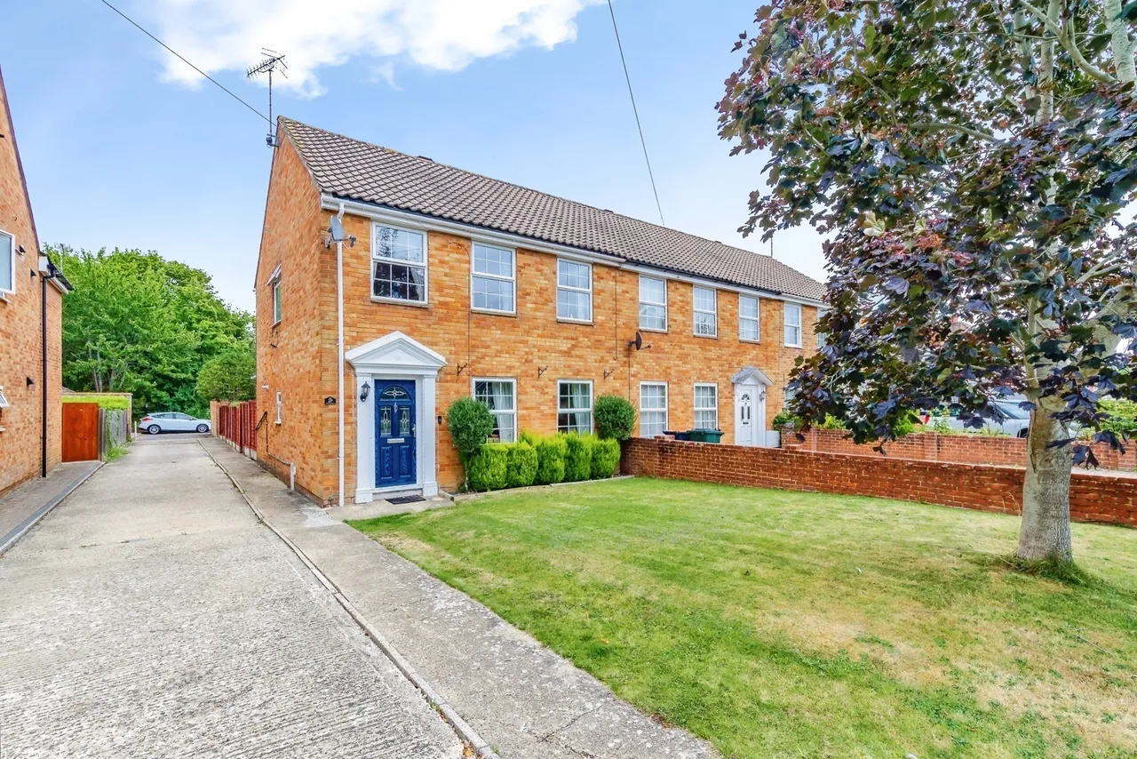 3 bed house for sale, Green Lane, Crawley, RH10