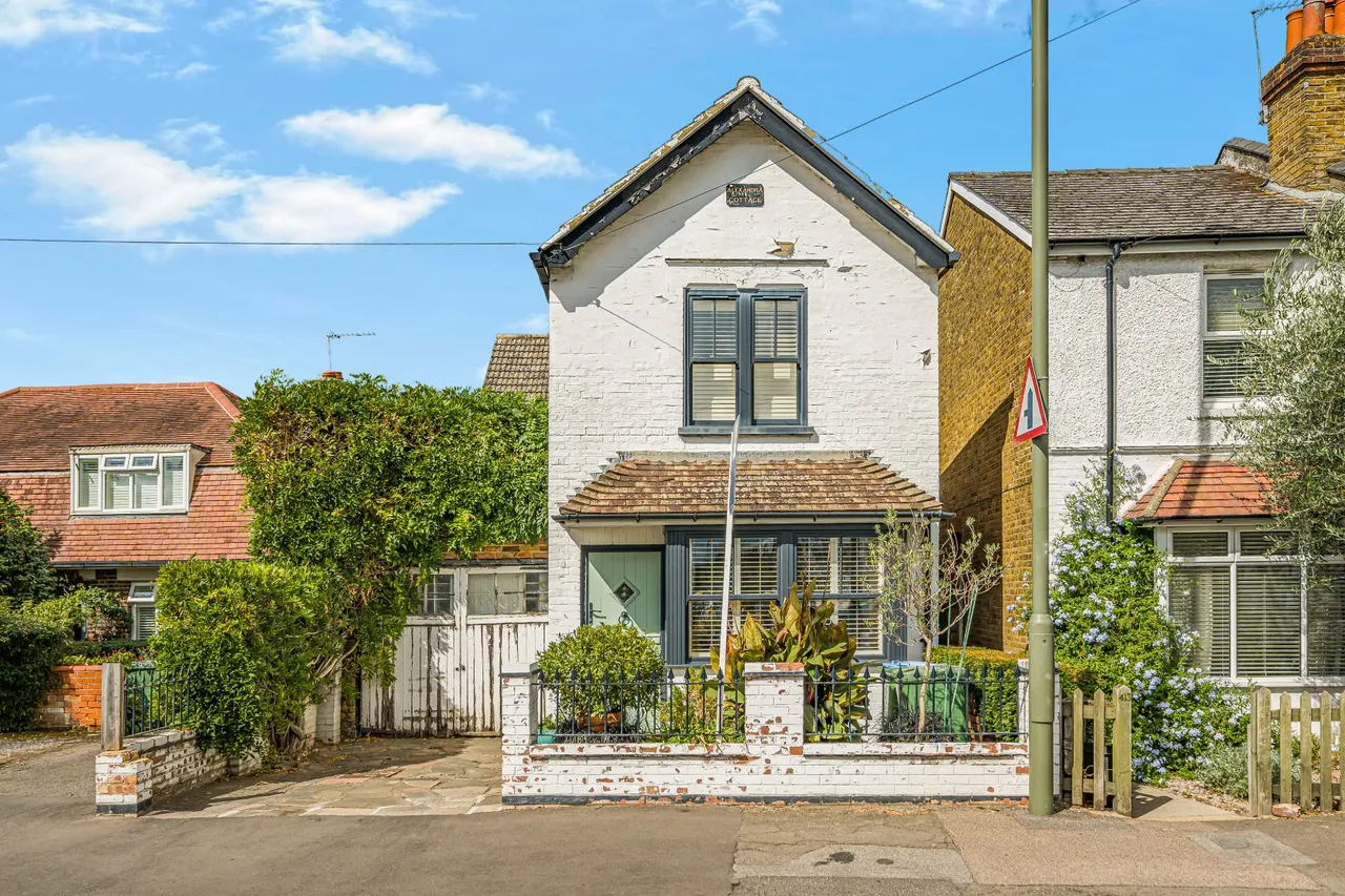 3 bed house for sale, Hurst Road, West Molesey, KT8