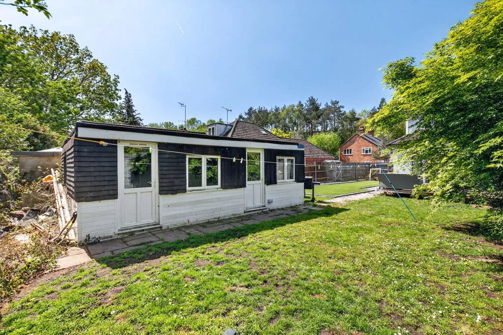 Common Lane, New Haw KT15 3LL, photo 24
