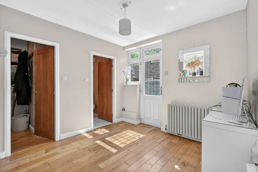 Common Lane, New Haw KT15 3LL, photo 12