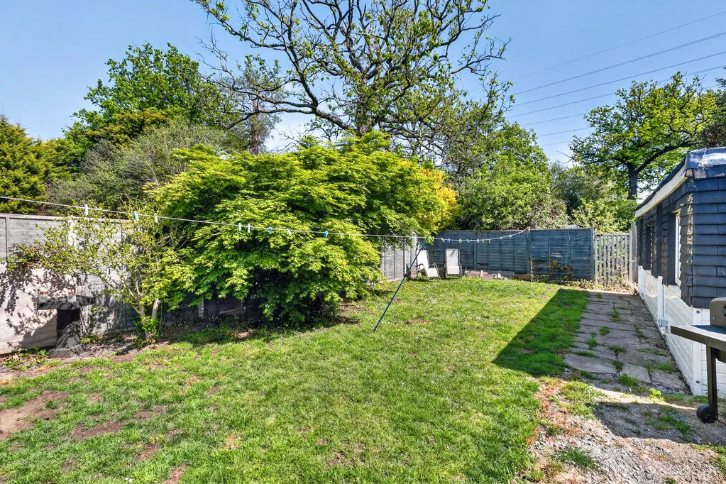 Common Lane, New Haw KT15 3LL, photo 21