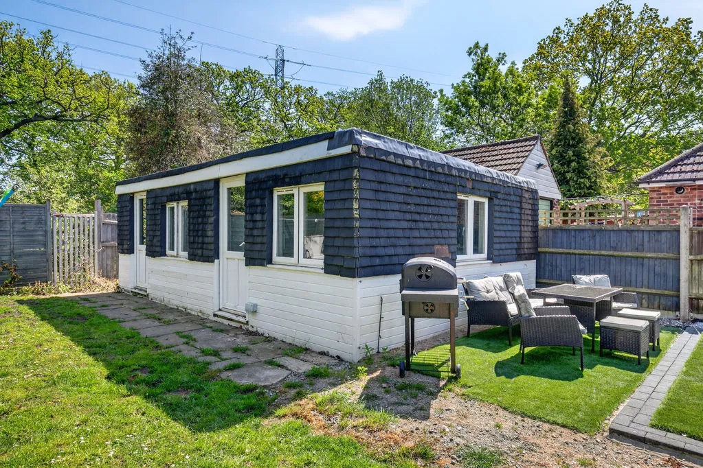 Common Lane, New Haw KT15 3LL, photo 25