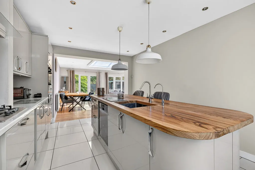Common Lane, New Haw KT15 3LL, photo 9