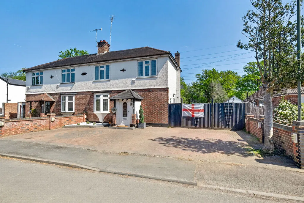 Common Lane, New Haw KT15 3LL, photo 19