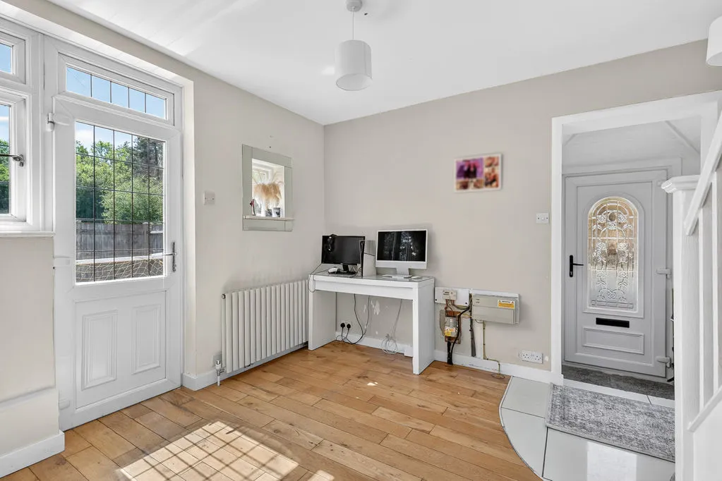 Common Lane, New Haw KT15 3LL, photo 11