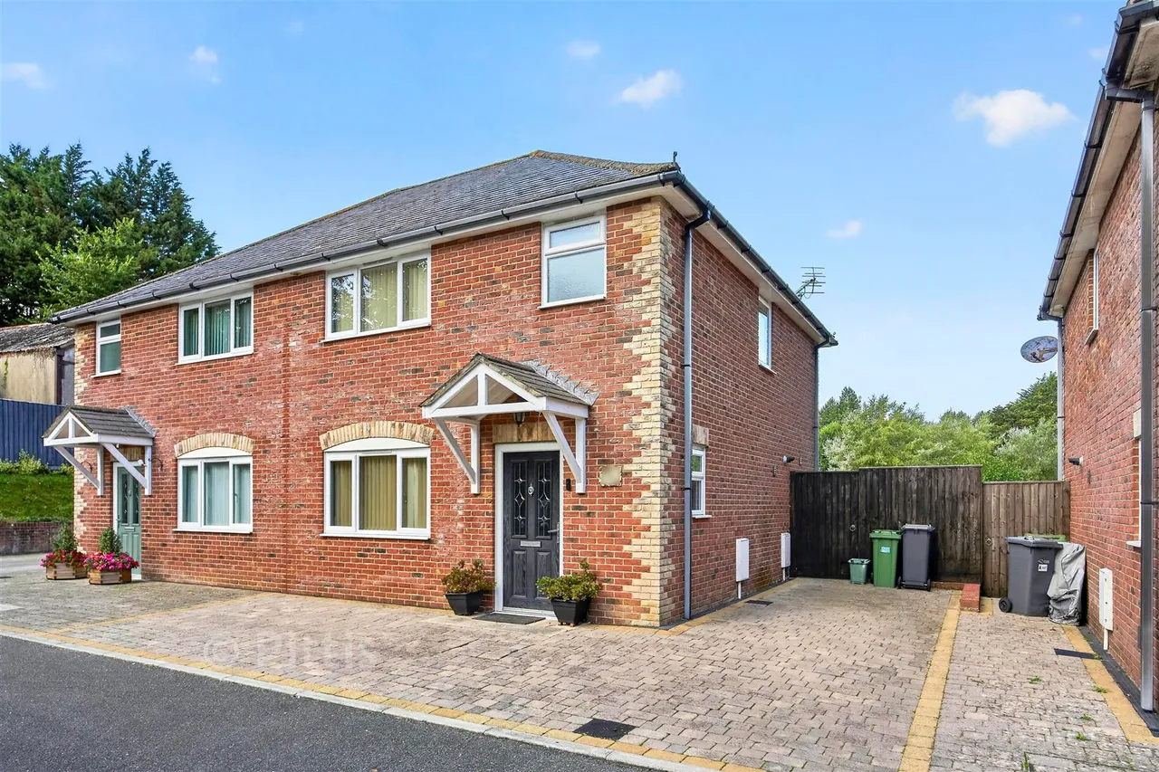 3 bed house for sale, Newbridge Close, Shanklin, PO37