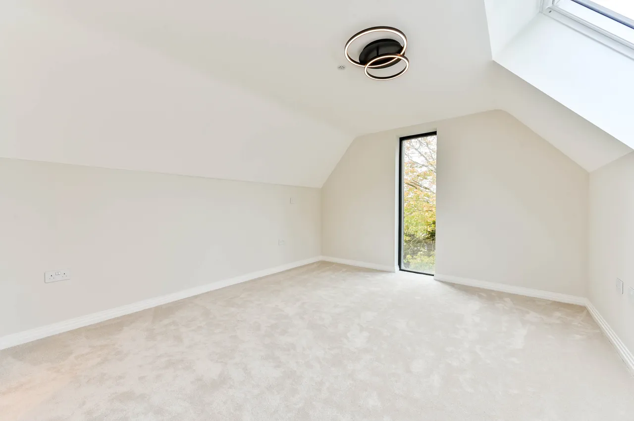 Woking, GU22, photo 9