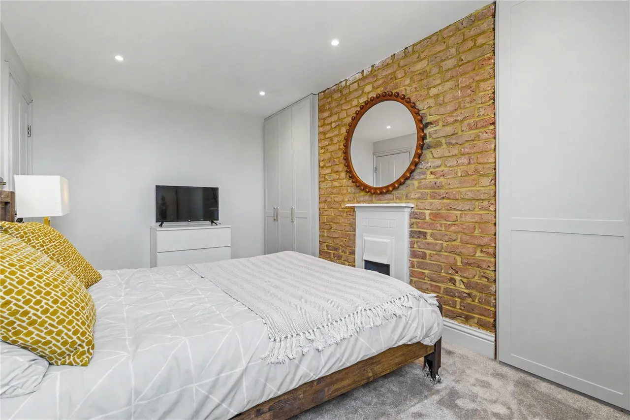 Aspley Road, London, SW18, photo 17
