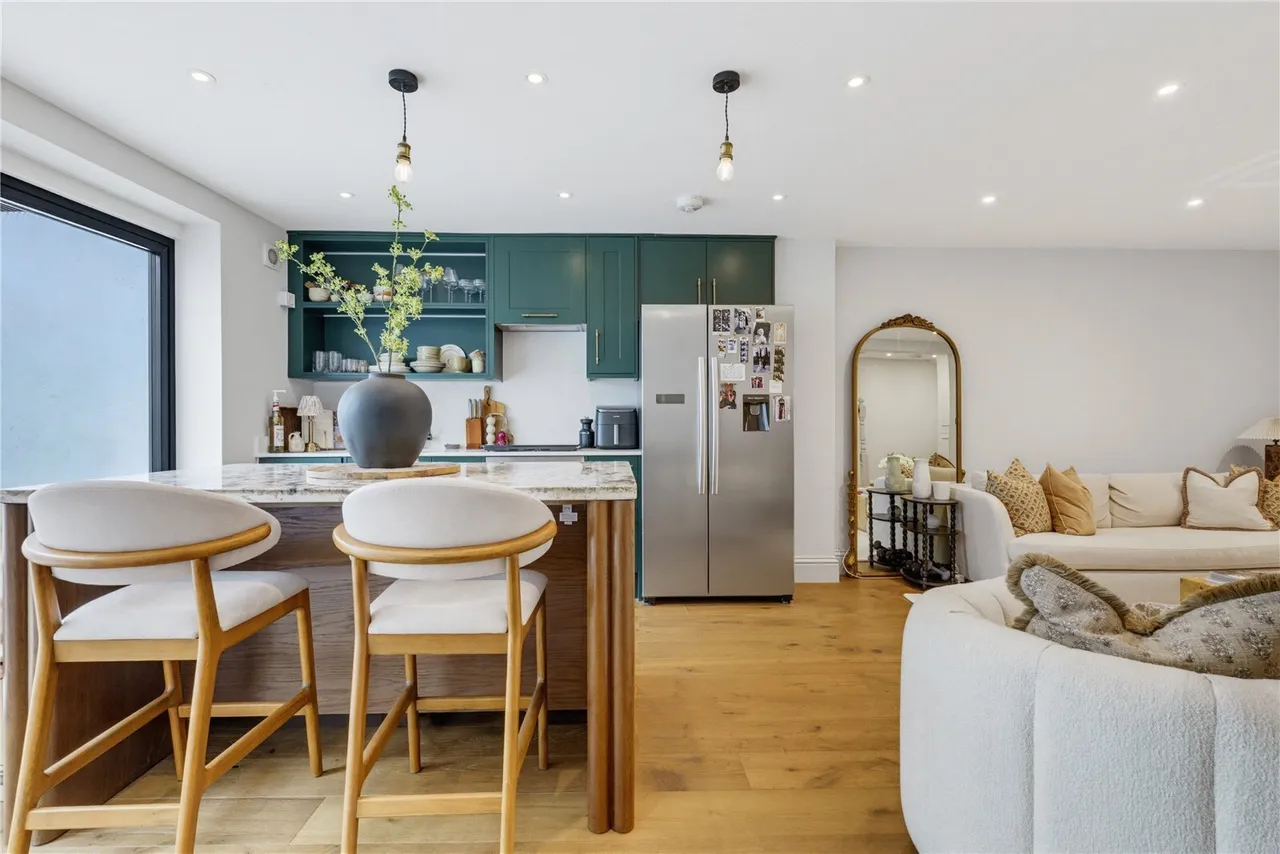 Aspley Road, London, SW18, photo 23