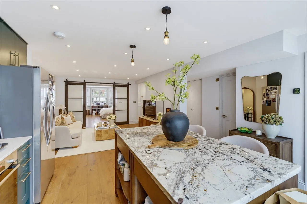 Aspley Road, London, SW18, photo 9