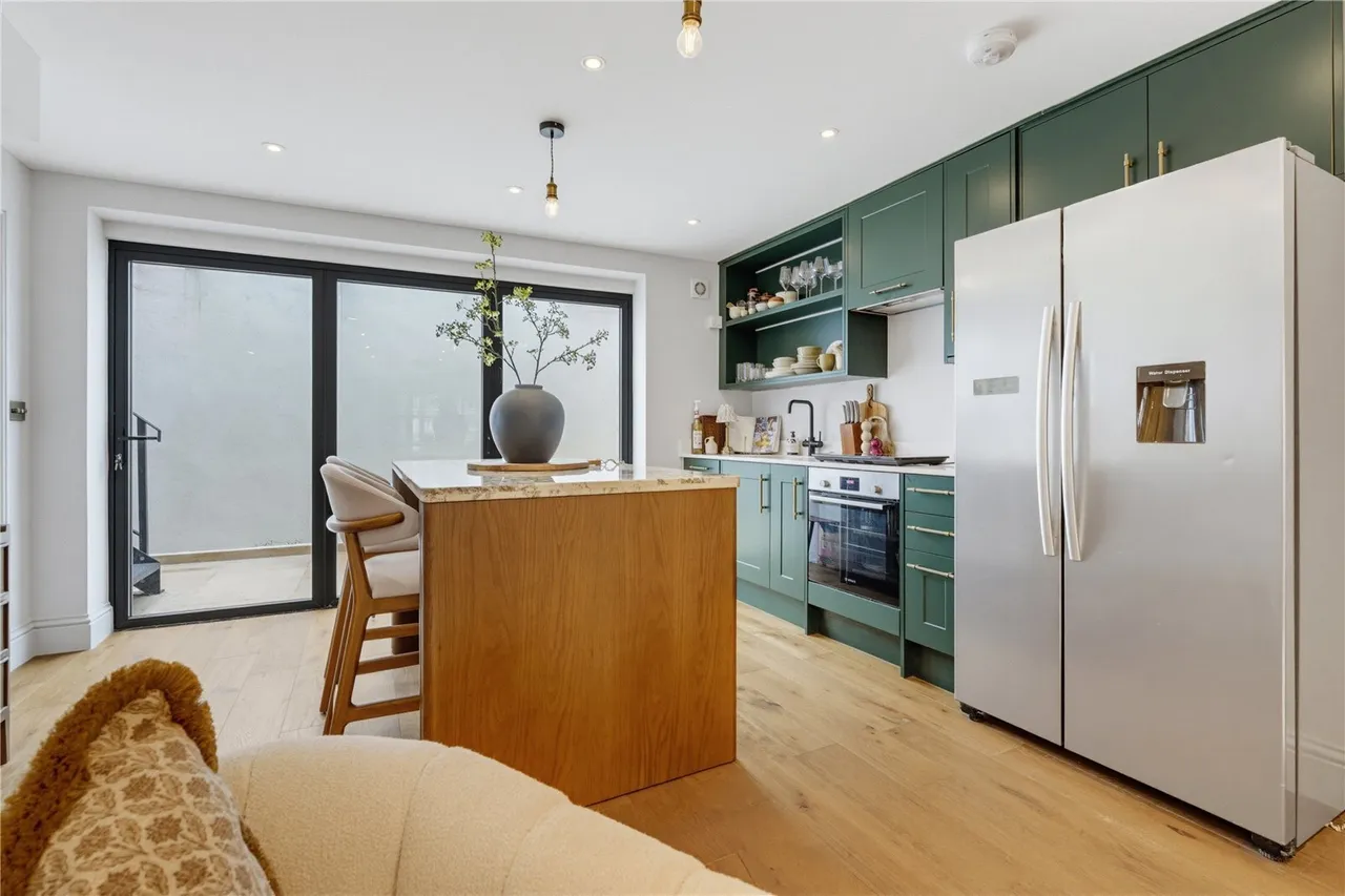 Aspley Road, London, SW18, photo 11