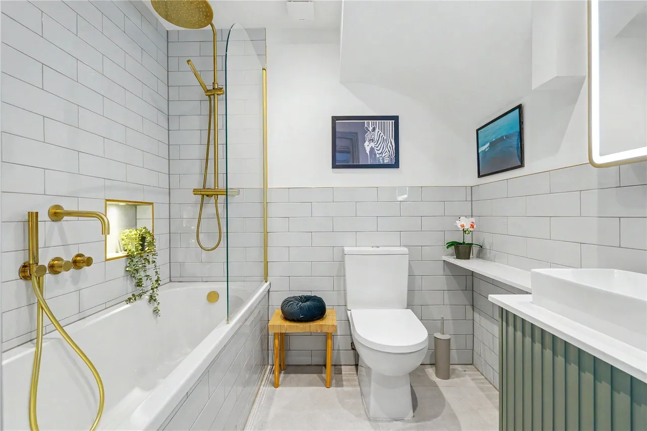 Aspley Road, London, SW18, photo 16