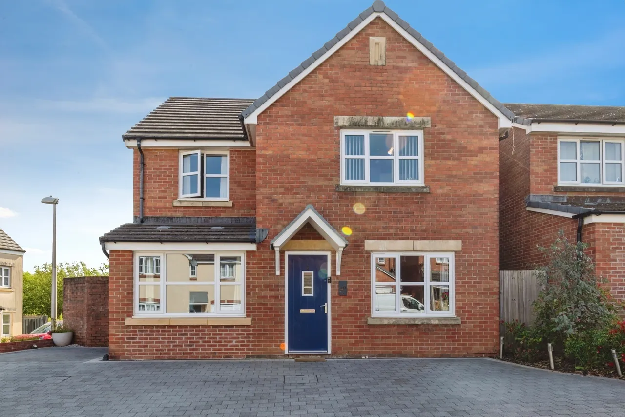 4 bed house for sale, Erwau'r Garn, Carway, SA17