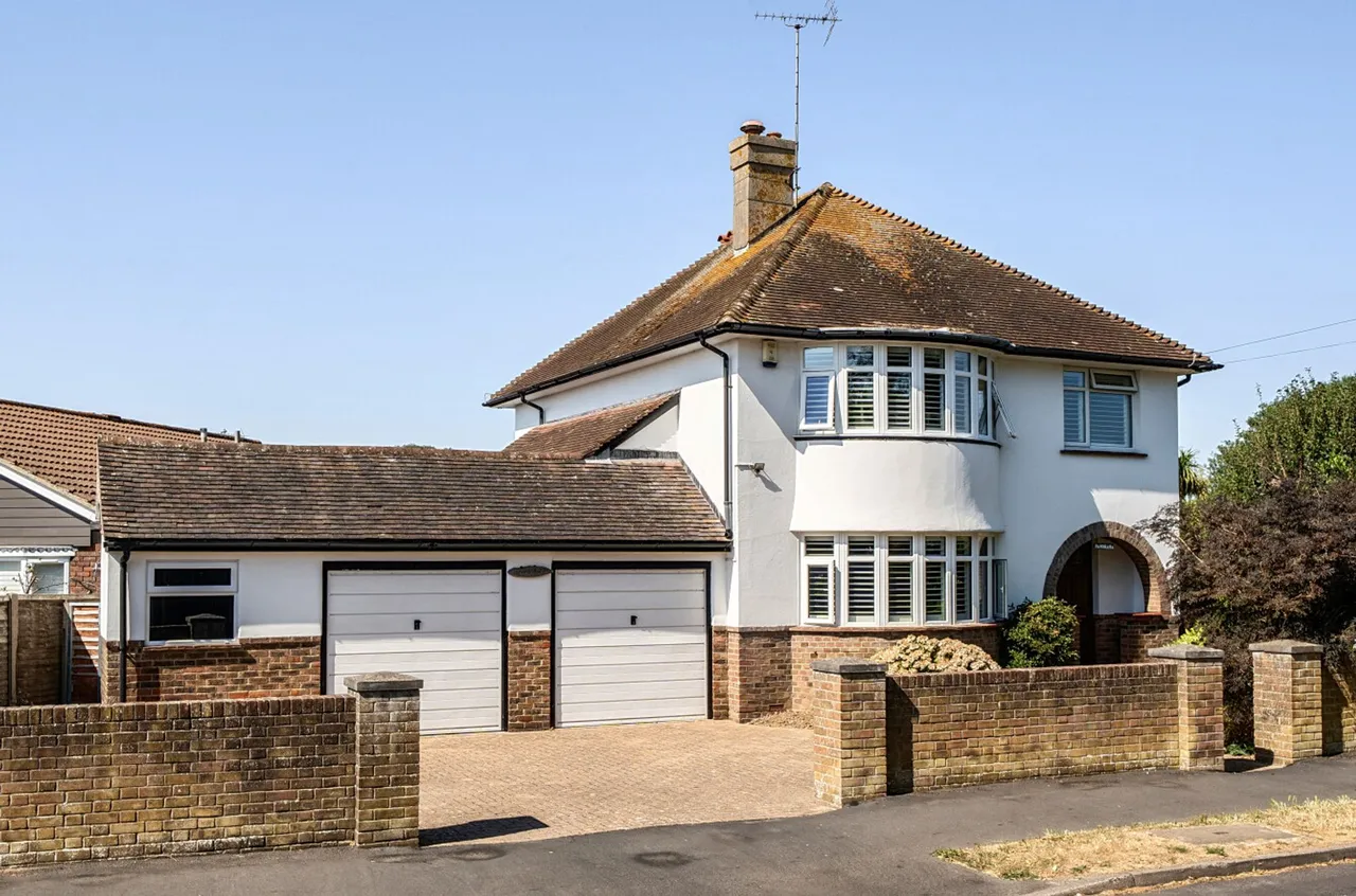 4 bed property for sale, Goodwood Avenue, Felpham, PO22