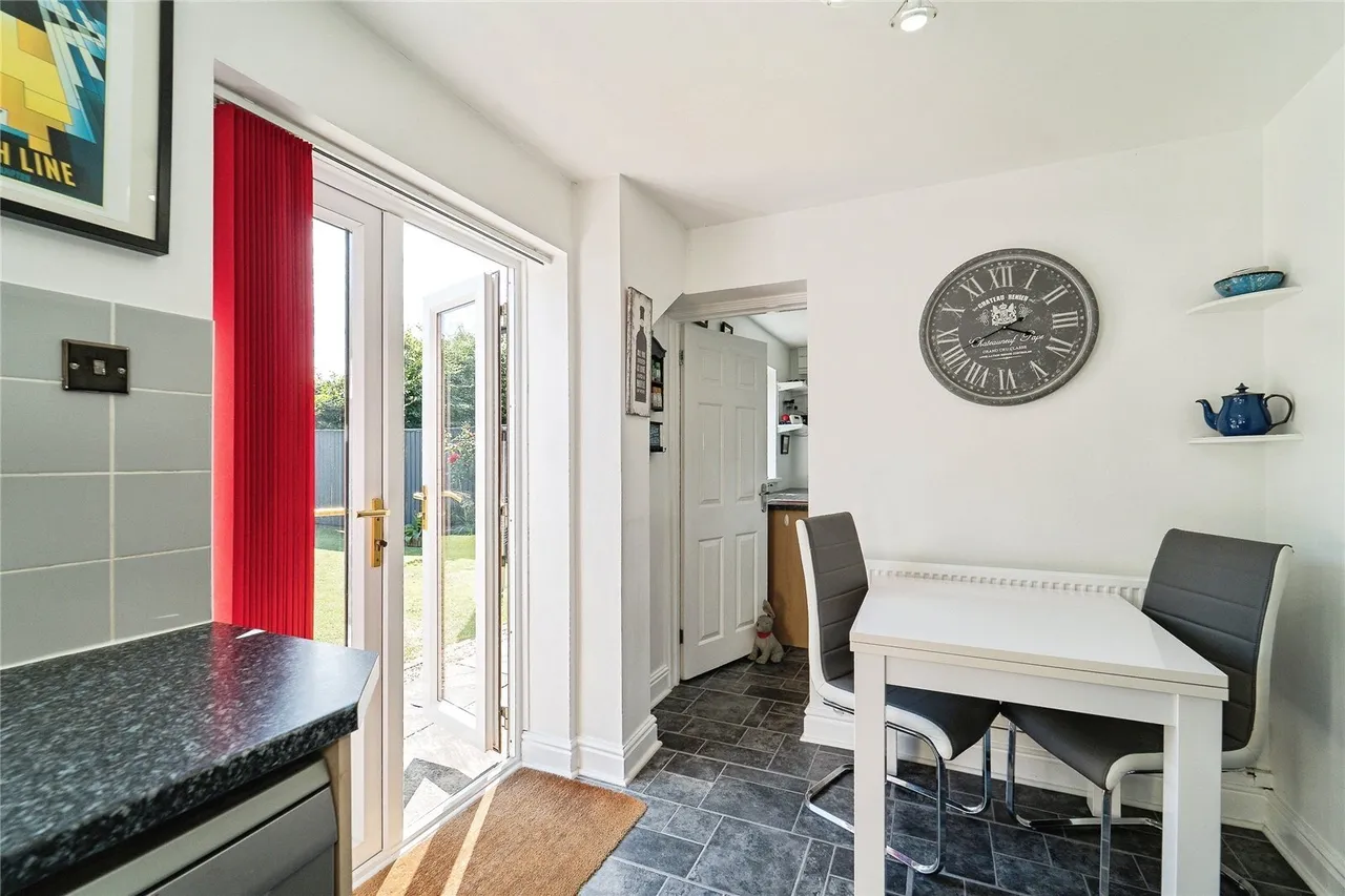 Tudor Gardens, Merlins Bridge, SA61, photo 7