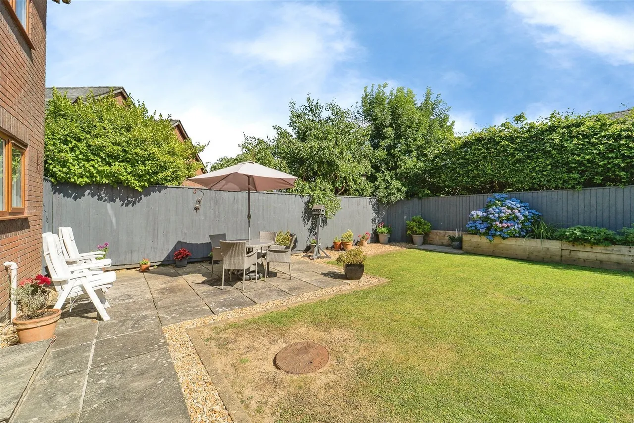 Tudor Gardens, Merlins Bridge, SA61, photo 20