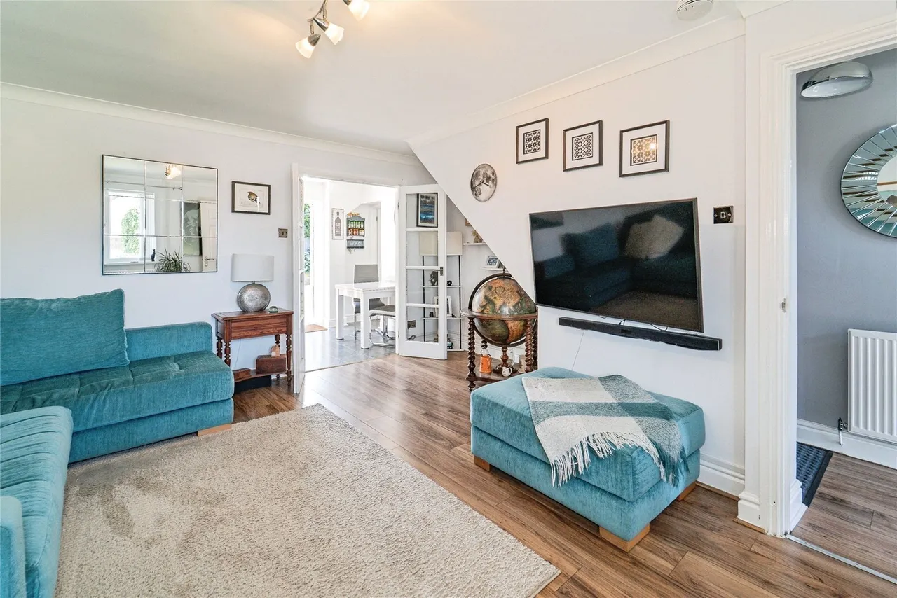 Tudor Gardens, Merlins Bridge, SA61, photo 4